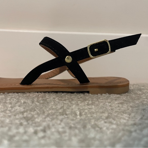 Lulu’s Black Sandals - Picture 3 of 5